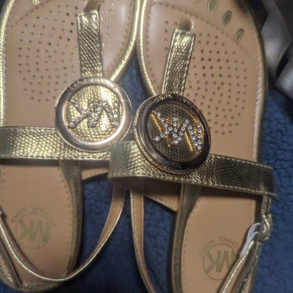 3 PAIRS Michael Kors plus 2 BONUS pairs. MINT ondition Aubrey Flip Flop 2 BONUS - Picture 5 of 11